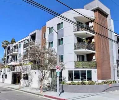 Main picture of 12147 Magnolia Blvd