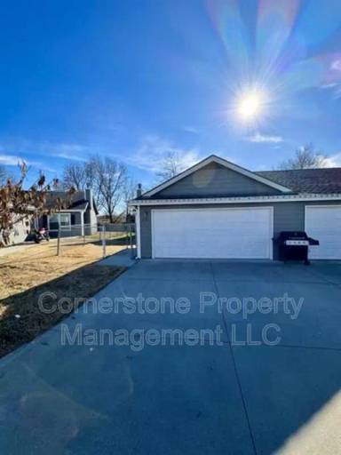 Main picture of 2109 Pikes Peek Pl