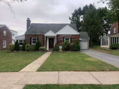 Main picture of 2042 Fairland Ave