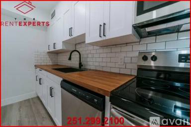 Main picture of 2604 Dauphin St