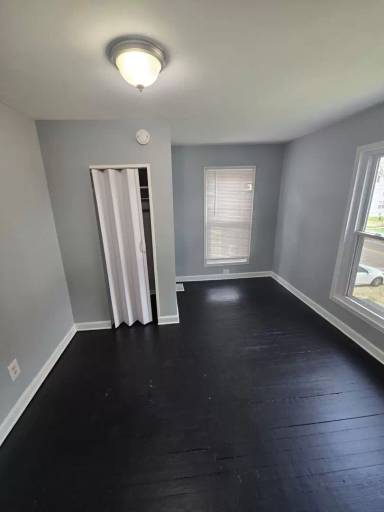 Main picture of 2475 Parkwood Ave