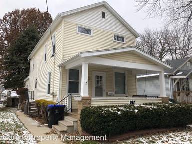 Main picture of 912 N Oak St