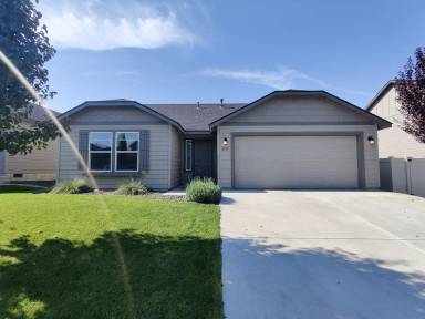 Main picture of 2913 Leavenworth Ln