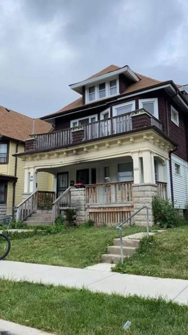 Main picture of 2435 N 41st St