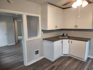 Main picture of 1215 E 12th St