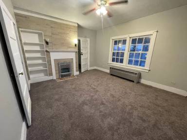 Main picture of 917 E 9th St