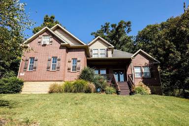 Main picture of 792 W Foothills Dr