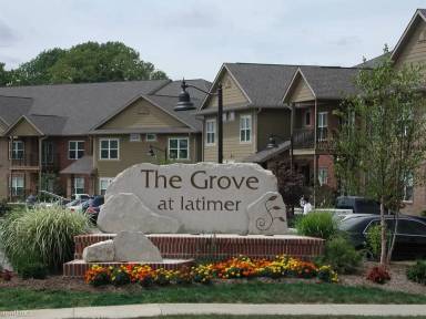 Main picture of 940 S Clarizz Blvd