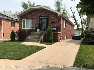 Main picture of 5901 Burr Oak Ave