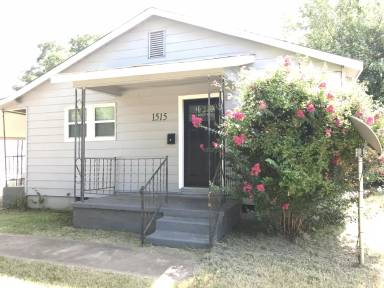 Main picture of 1515 N Louisa Ave