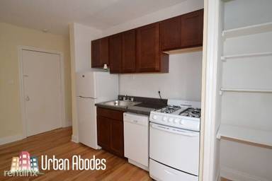 Main picture of 429 1/2 W Belden Ave