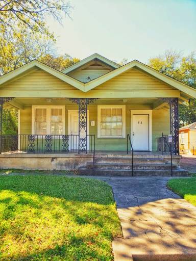 Main picture of 913 N Fitzhugh Ave