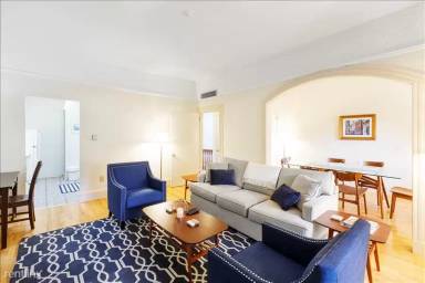 Main picture of 387 Commonwealth Ave