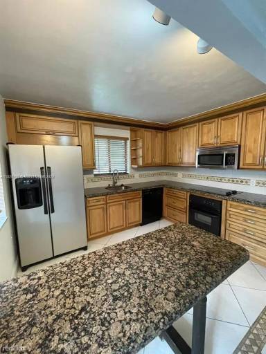 Main picture of 379 Lakeview Dr