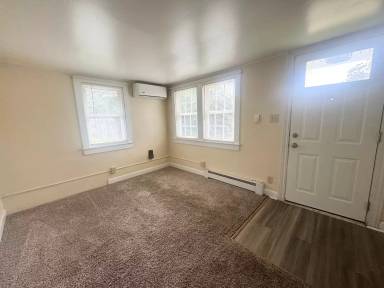 Main picture of 704 Agawam St