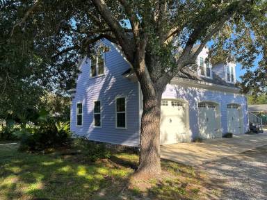 Main picture of 968 E Second St