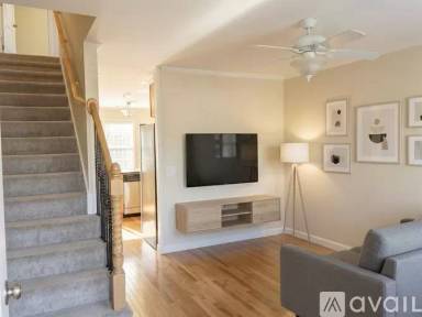 Main picture of 200 Clover Ct