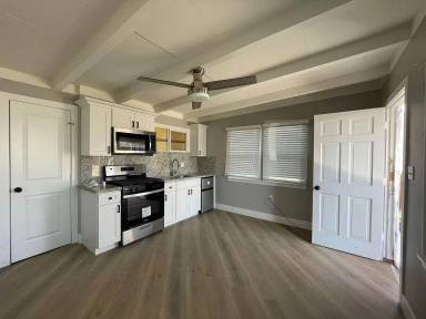 Main picture of 1032 California St