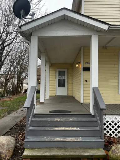 Main picture of 203 1/2 W 13th St