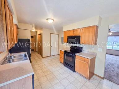 Main picture of 409 S Hazel St