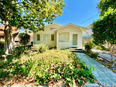 Main picture of 1220 Hoover St