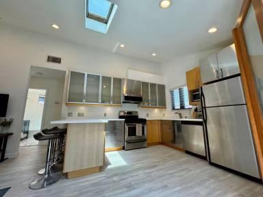 Main picture of 330 4th Ave