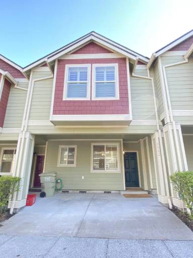 Main picture of 8662 NE Trafalgar Ln