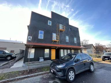 Main picture of 3018 E Everett Ave