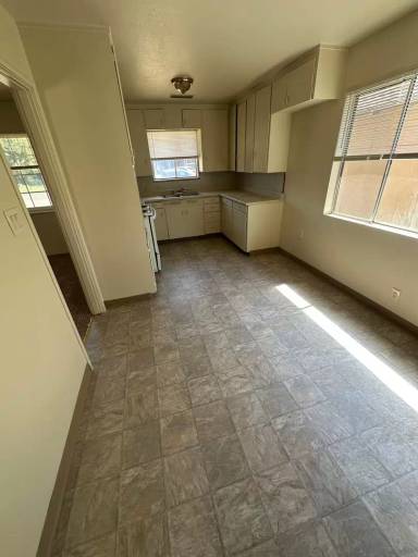 Main picture of 236 W 20th St