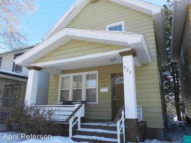Main picture of 820 E 9th St