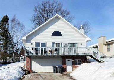 Main picture of 23 W Niagara St