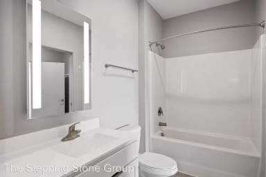 Main picture of 401 University Ave SE