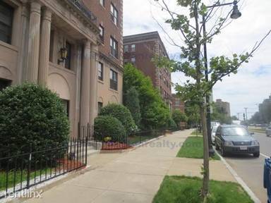 Main picture of 1999 Commonwealth Ave