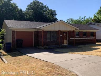 Main picture of 116 N Imperial Dr