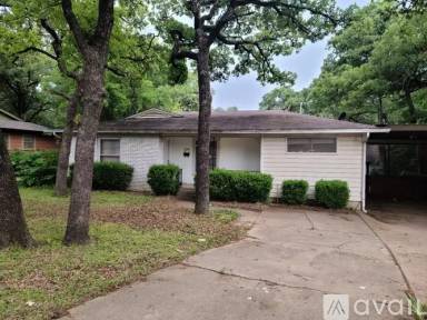 Main picture of 2500 Yeager St