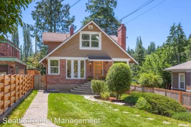 Main picture of 1725 NE 105th St