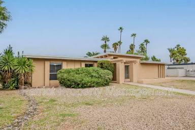 Main picture of 5622 E Voltaire Ave