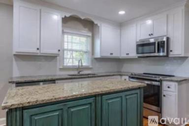 Main picture of 500 Greenwood Dr