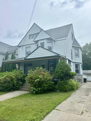 Main picture of 84 Chestnut St