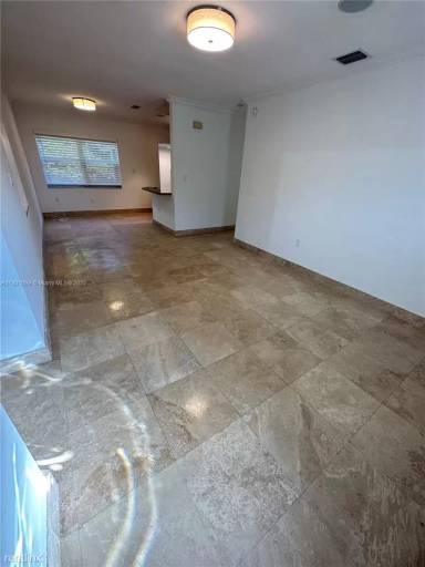 Main picture of 7 Montilla Ave