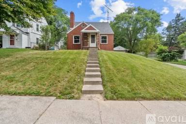 Main picture of 2024 Southmoor Dr