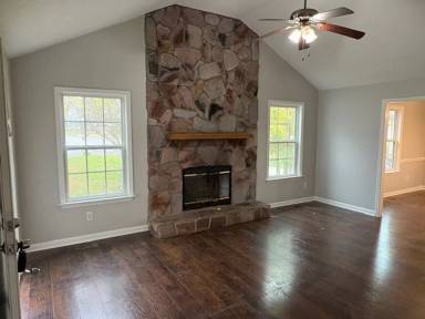Main picture of 707 Rugby Ct