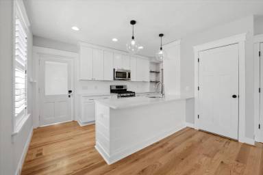 Main picture of 316 Meredith St