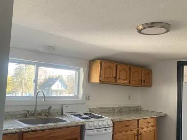 Main picture of 5 Leonard Ave