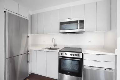 Main picture of 390 W 113th St