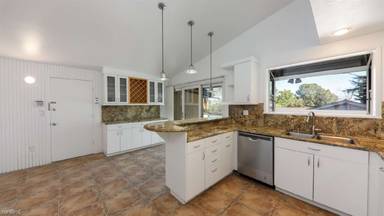 Main picture of 20500 Tiara St