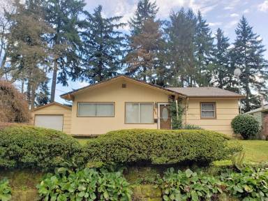 Main picture of 9050 NE Broadway