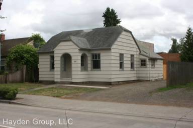 Main picture of 526 SE Washington St