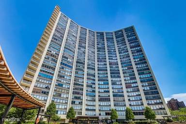 Main picture of Lake Park Plaza Condominium