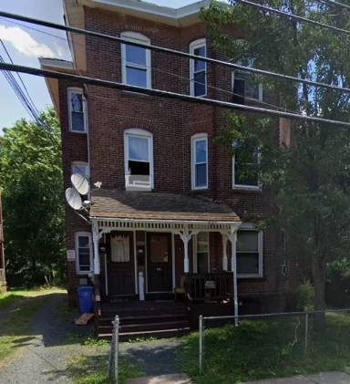 Main picture of 124 Putnam St